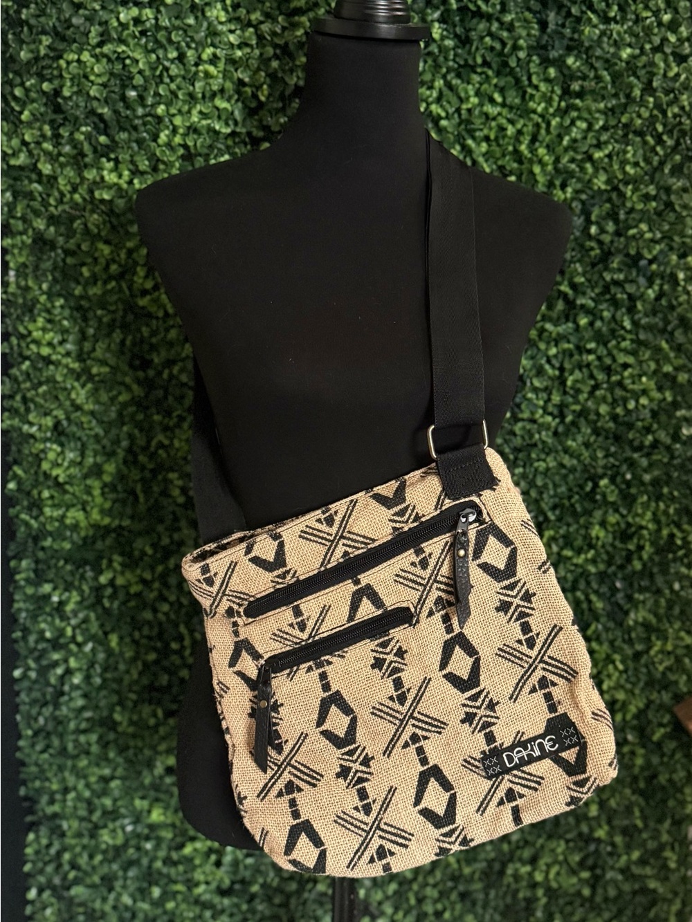 Dakine Beige & Black Patterned Crossbody Bag